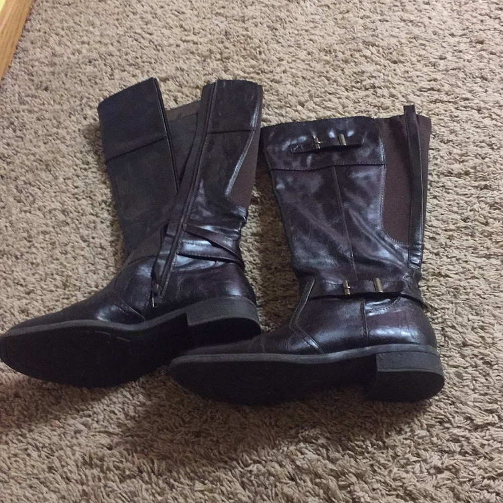 Dark brown boots